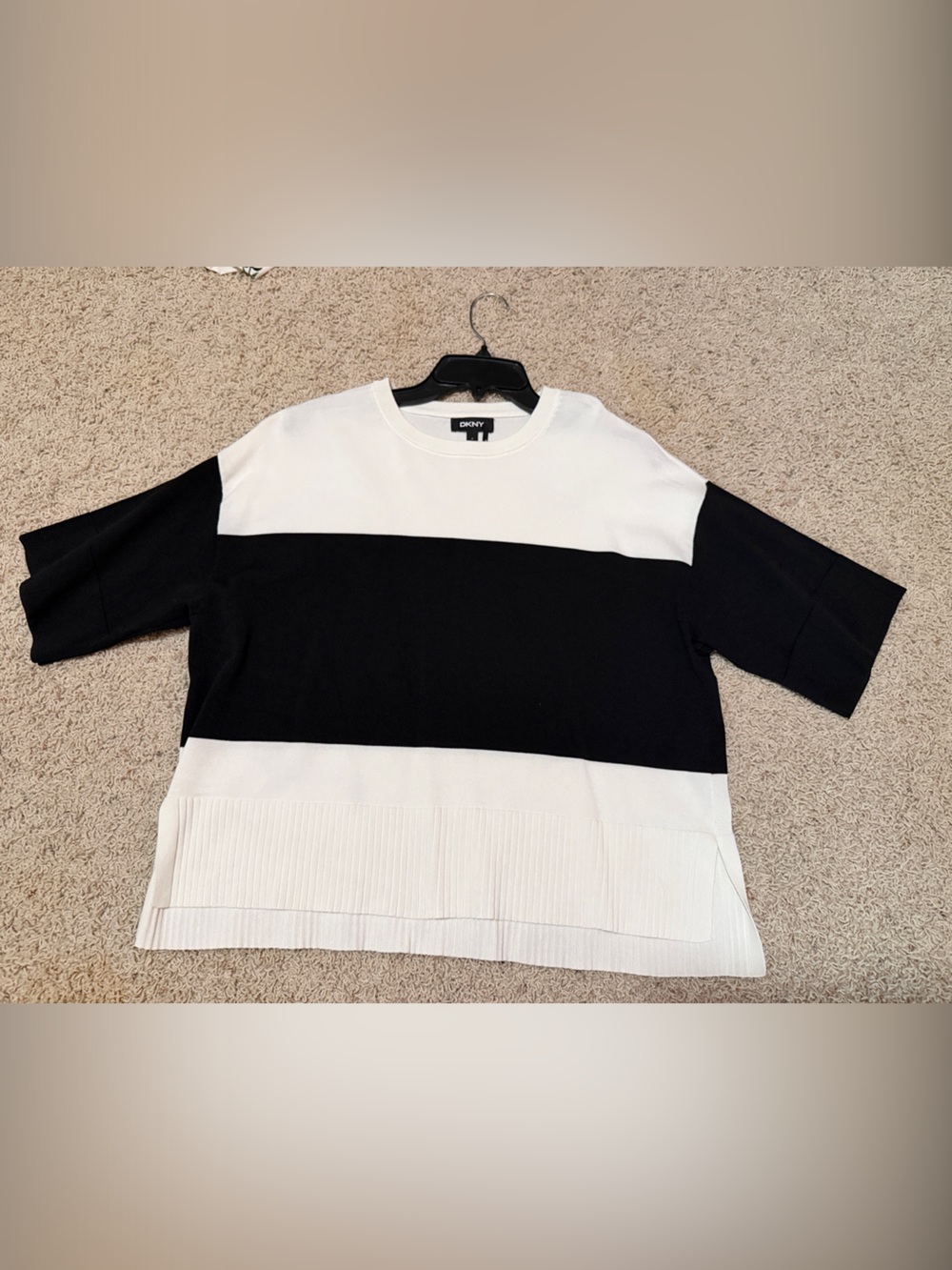 DKNY Black and White Colorblock Short Sleeve Top
